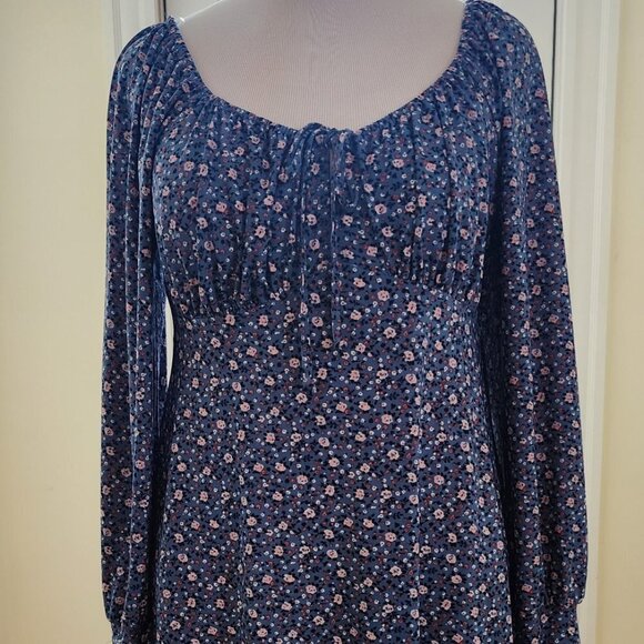 Lily Rose Dresses & Skirts - Lily Rose Blue flower print, long sleeve dress. NWOT
